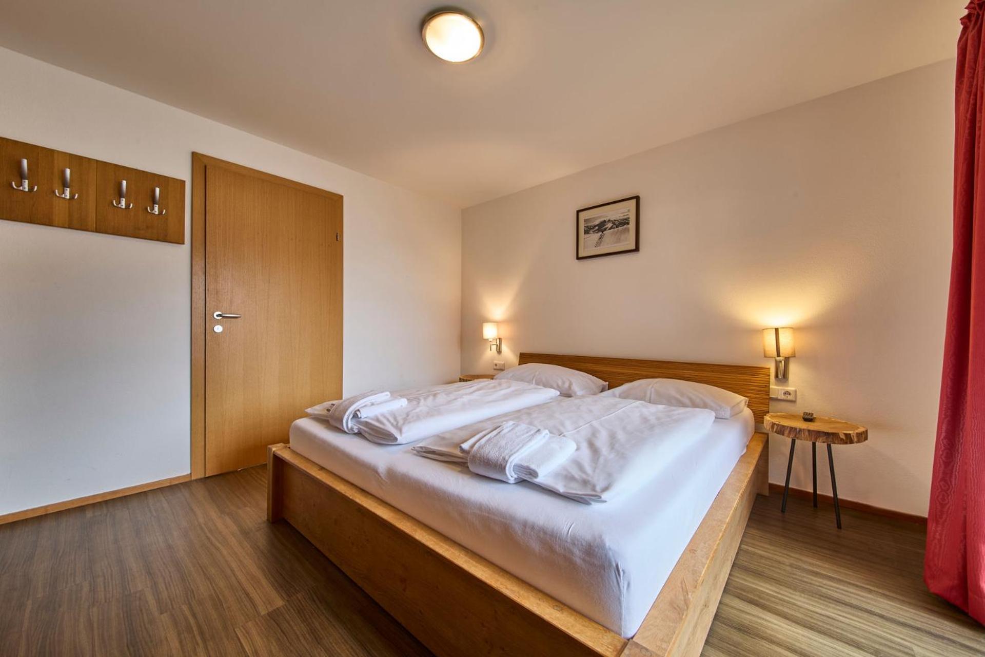 1 Apartment *