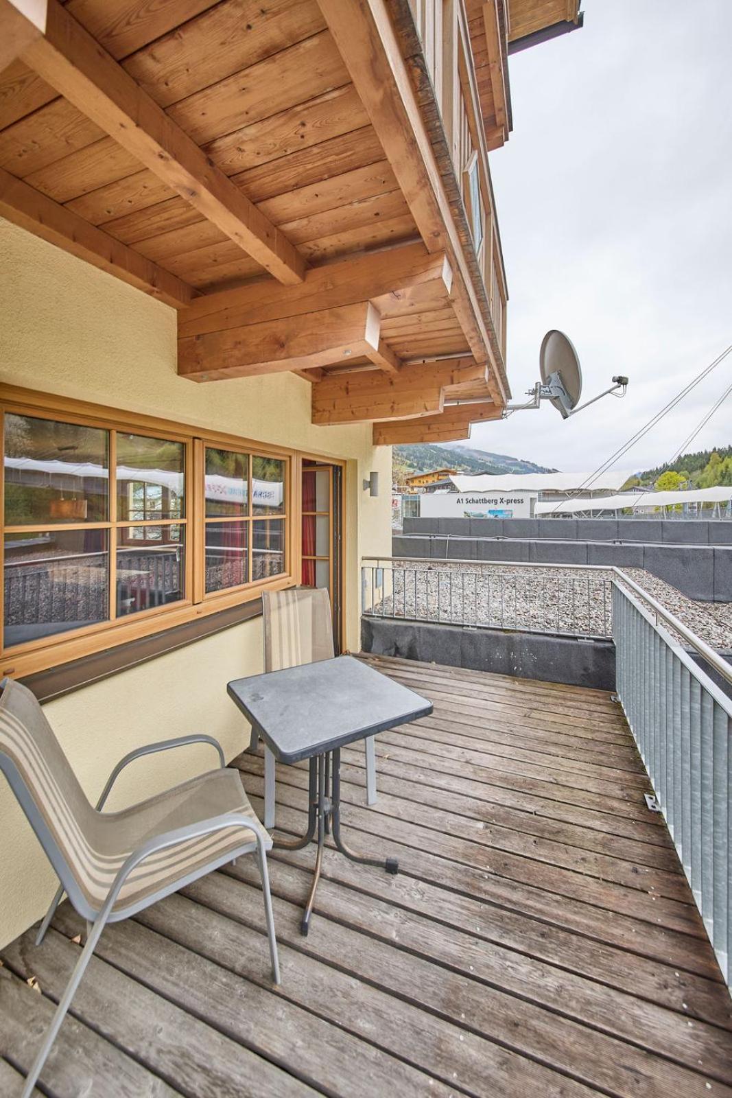 1 Apartment *