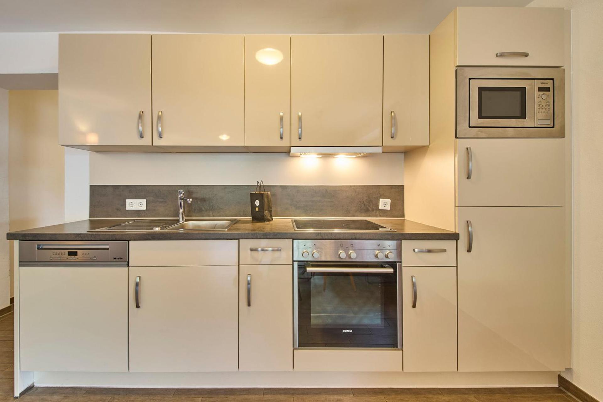 1 Apartment *